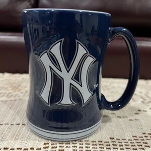 New York Yankees Boelter Brands coffee mug. Excellent condition. Dated 2012